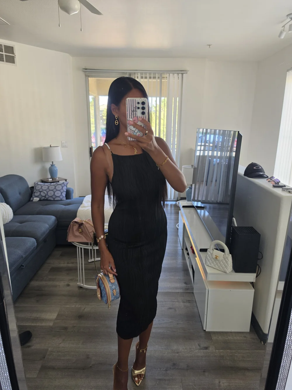 Sleek Black Midi Bodycon Dress - Picture 15 of 17